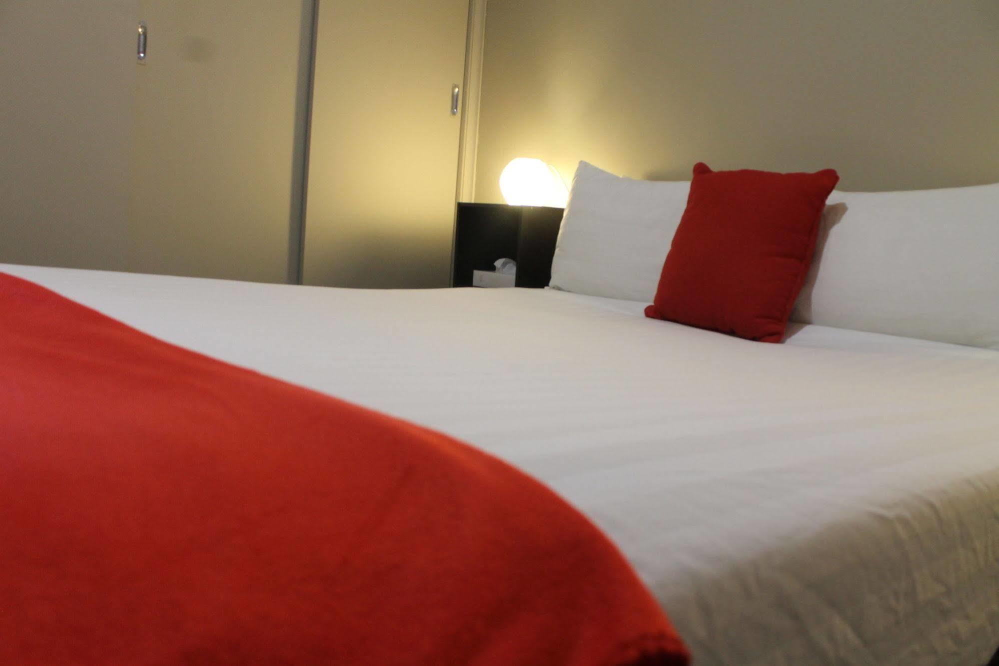 Smerdon Lodge Motel Horsham Dış mekan fotoğraf